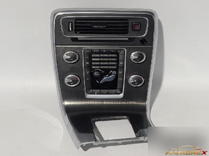 Volvo S60 2015 — центральная панель (центр-фасция) 8632427