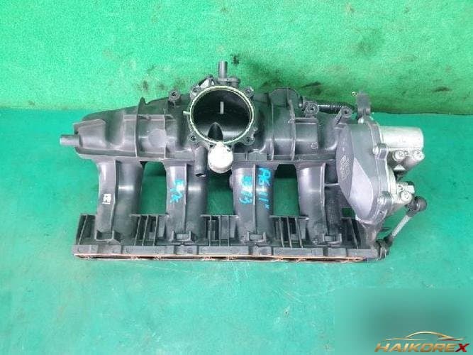 Audi A6 2011 — впускной коллектор 06F133201P