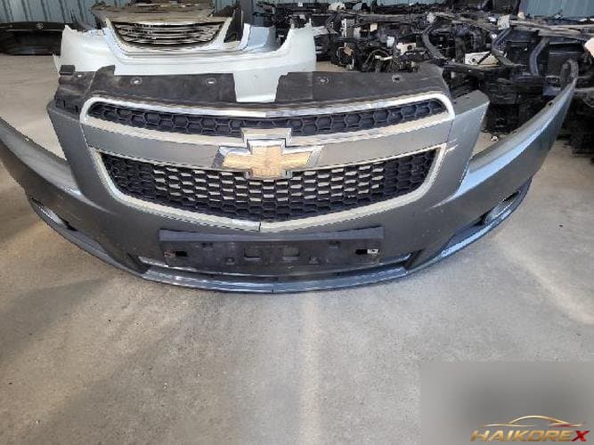 Chevrolet Cruze 2010 — передний бампер
