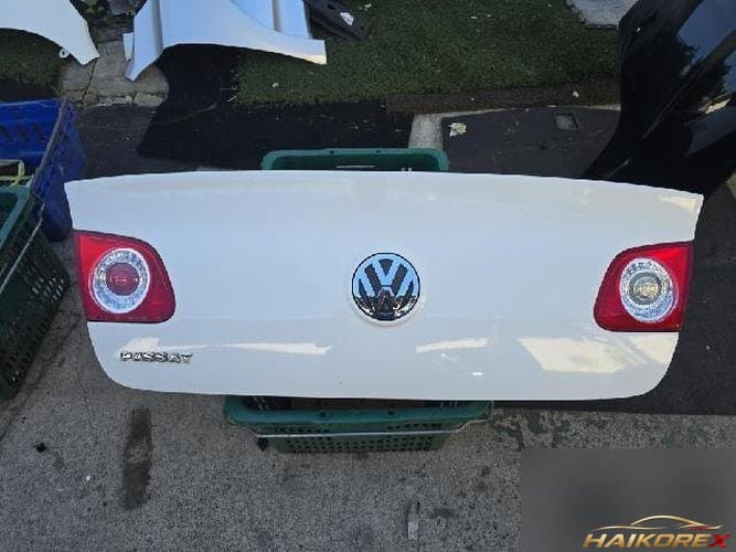 Volkswagen Passat 2009 — крышка багажника