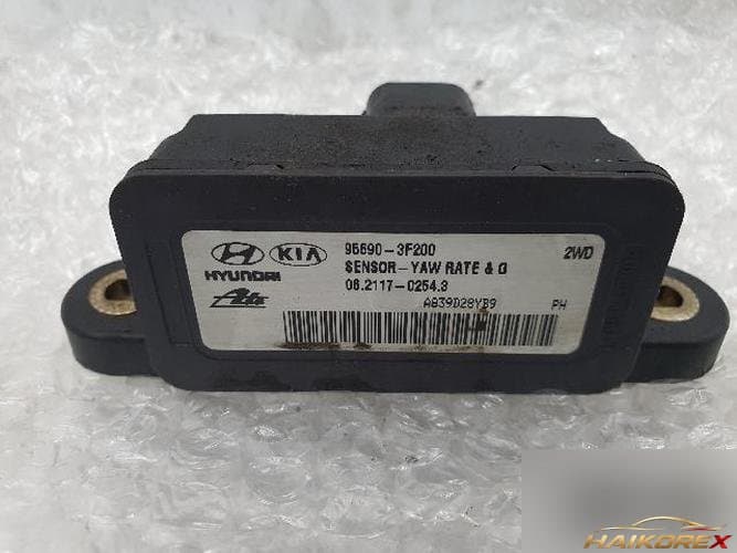 Kia Opirus 2010 — датчик 95690-3F200