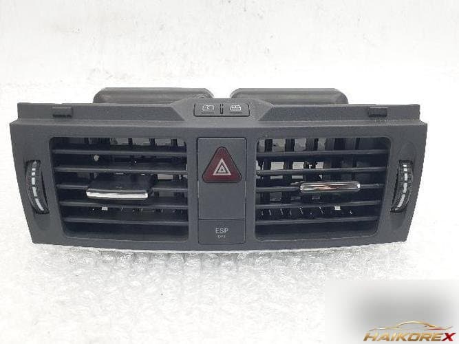 Mercedes-Benz C-класс W204 2010 — центральный дефлектор воздуховода A2048305854