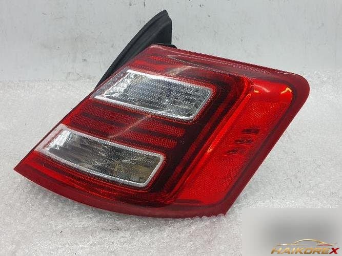 Ford Taurus 2013 — фонарь задний правый (комбинированный) DG13-13B504-A