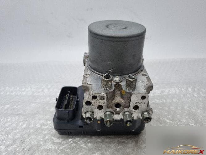 Infiniti Q50 2014 — блок ABS 476604GC1A