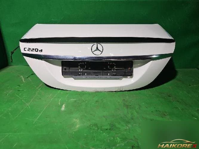 Mercedes-Benz C-Class 2017 — крышка багажника A2057502400