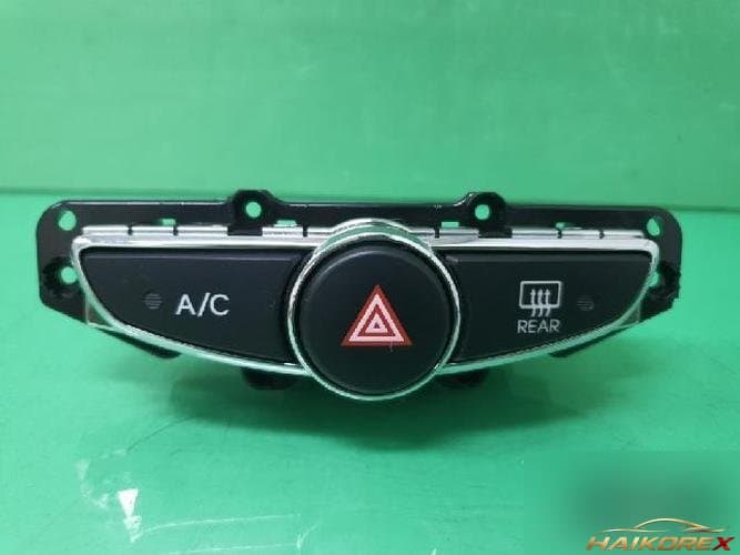 Hyundai Accent 2012 — кнопка/переключатель аварийного сигнала