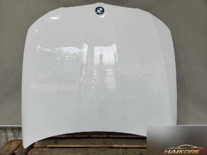 BMW 3 Series 2011 — капот
