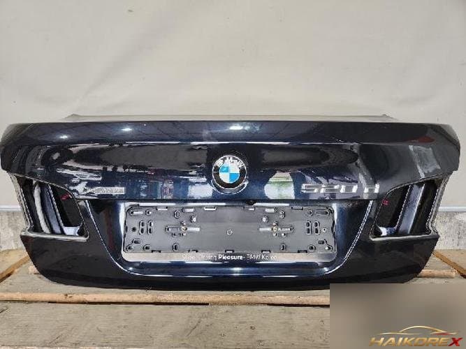 BMW 5 серия 2016 — крышка багажника электрическая