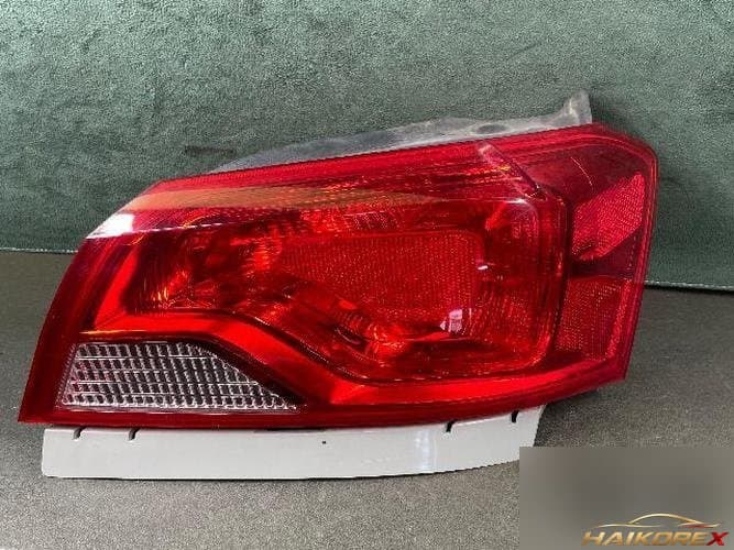 Chevrolet Impala 2016 — фонарь задний в сборе правый (светодиодный)