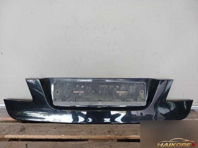 BMW 7 Series 2011 — крышка багажника, черная