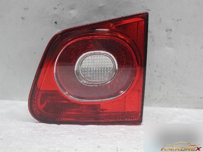 Volkswagen Tiguan 2010 — фонарь в крышке багажника 5N0945094B