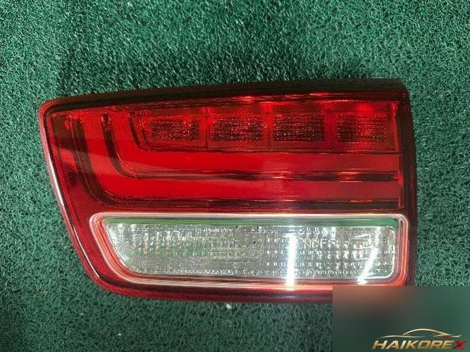 Kia Carnival 2015 — белый задний фонарь (багажника) 2