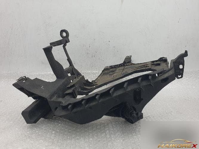 Audi A4 2013 — кронштейн фары левый 8K0 805 607 B