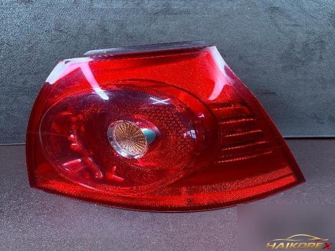 Volkswagen Golf 2008 — фонарь задний комбинированный правый (LED)