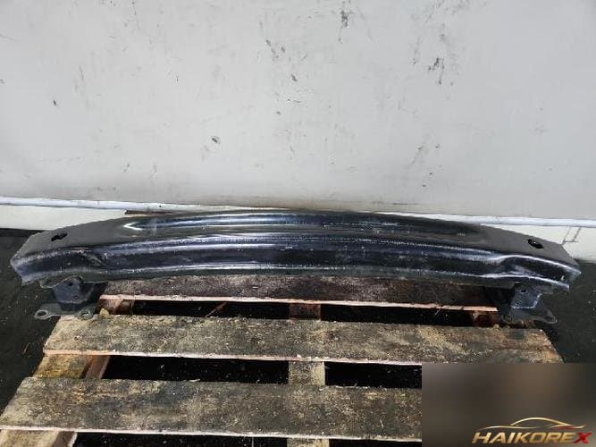 Volkswagen Passat 2013 — направляющая заднего бампера 561 807 305 306