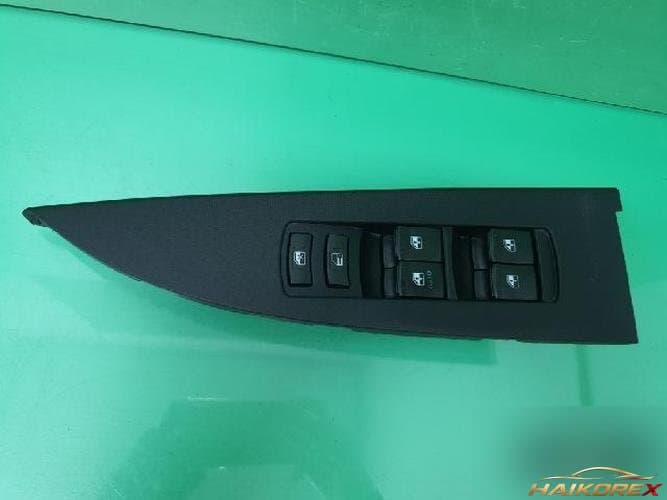 KG Mobility Korando 2012 — кнопка стеклоподъемника 1