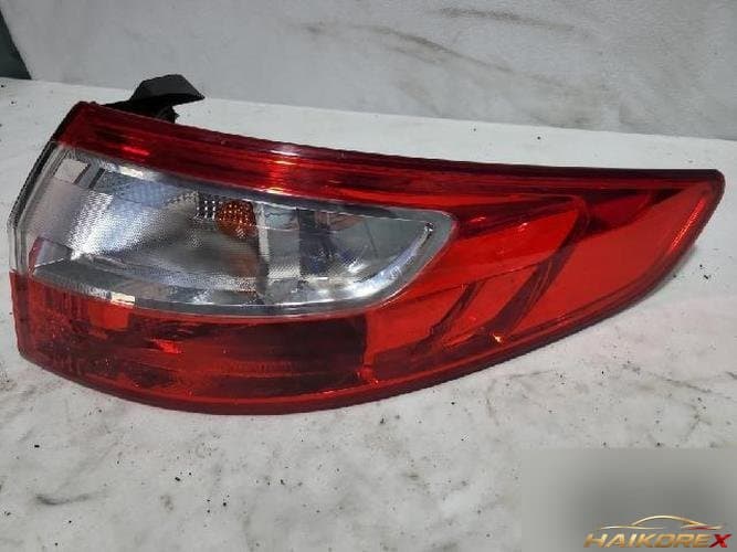 Renault SM3 2010 — фонарь задний комбинированный правый (пассажирский)