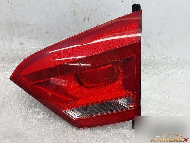 Volkswagen Passat 2013 — задний фонарь белый (правый) 561 945 094B