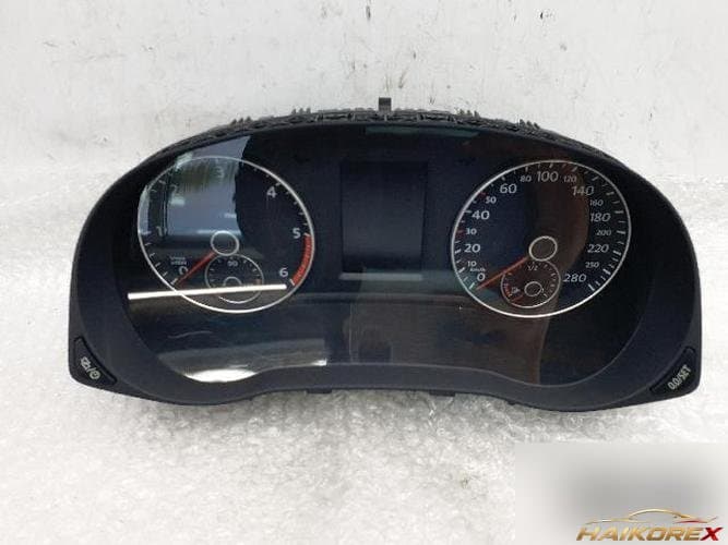 Volkswagen Passat 2013 — приборная панель 561 920 870 C 2
