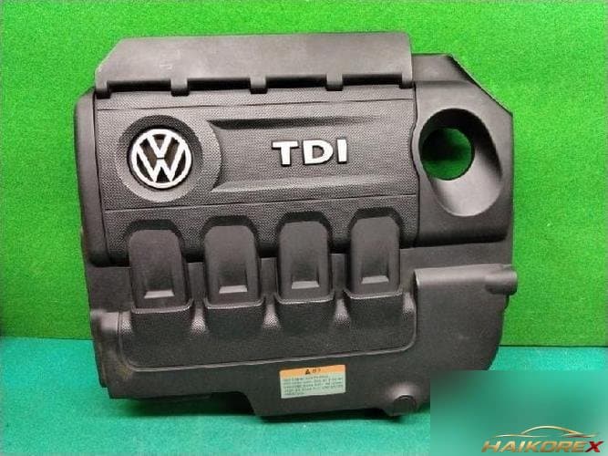 Volkswagen Jetta 2015 — крышка двигателя 04L103925Q