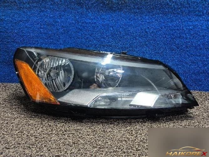 Volkswagen Passat 2015 — фара правая 561941006 2