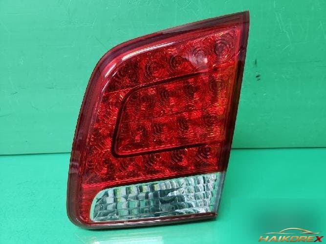 Kia Sorento 2010 — белый отражатель в крышку багажника 92406-2P12