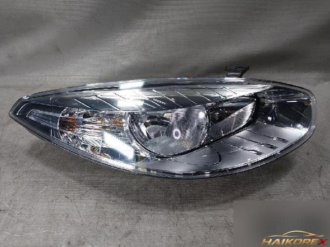 Renault SM3 2011 — фара правая (головной свет)