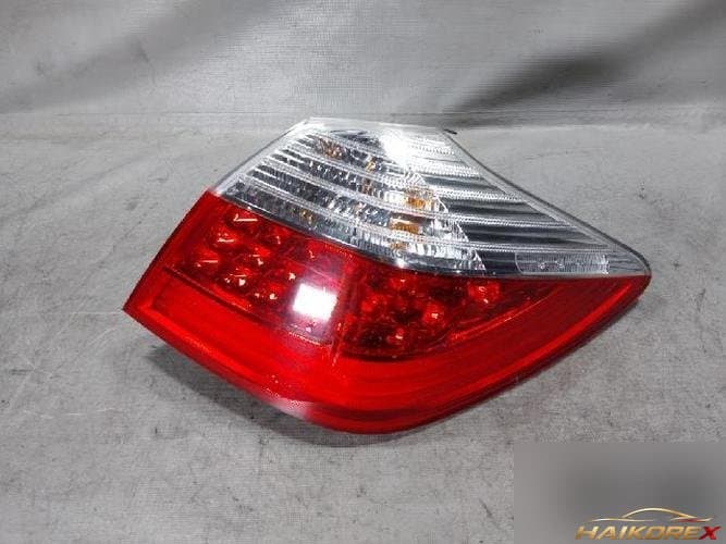 Hyundai Genesis 2009 — фонарь задний комбинированный правый (пассажирский)