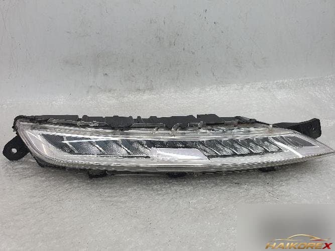 Citroen C4 2015 — дневной ходовой огонь (LED DRL) правый 9676036480