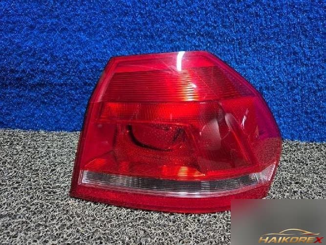 Volkswagen Passat 2015 — комбинированный фонарь задний правый (пассажирский) 561945096