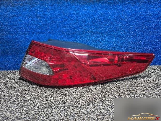 Kia K5 2013 — комбинированный задний фонарь правый (пассажирский)