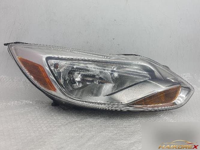 Ford Focus 2012 — фара правая (ходовая)
