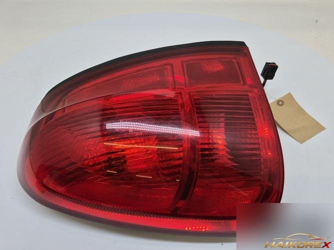 Ford Town Car 2007 — задний фонарь правый внешний 8W05AA4940