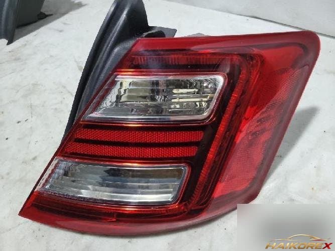 Ford Taurus 2013 — фонарь задний правый