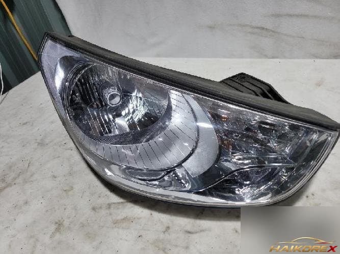 Hyundai Tucson 2010 — фара головного света правая (6 контактов)