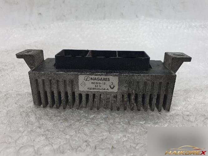 Renault SM5 2014 — реле предпускового подогрева 8200558438-A