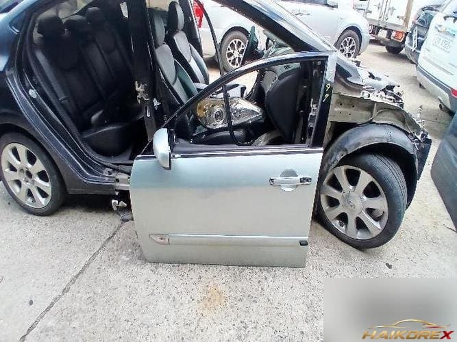Renault SM5 2006 — передняя дверь левая