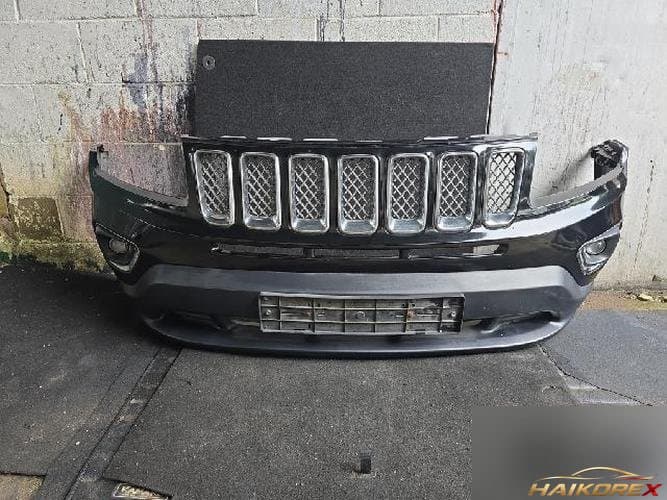 BMW 3 Series 2010 — передний бампер