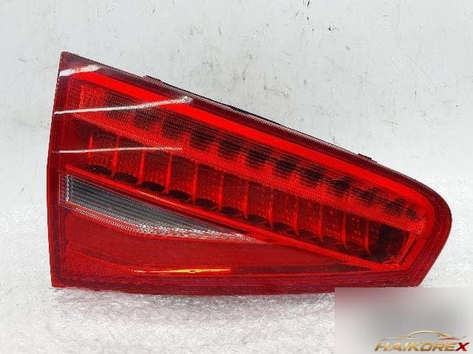 Audi A4 2015 — накладка задней двери левая 8K5 945 093 AC