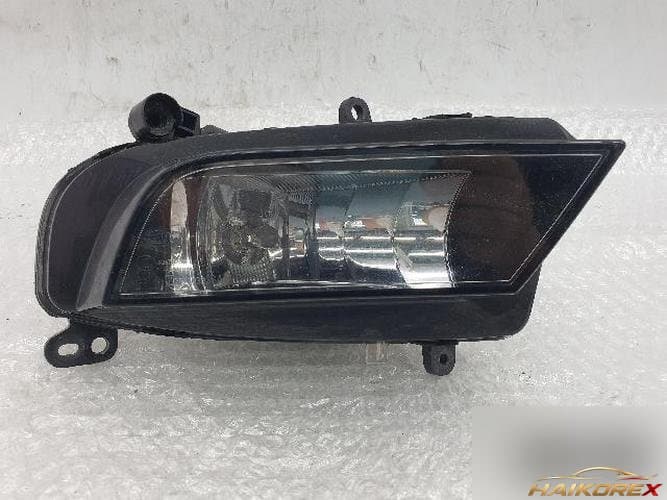 Audi A4 2015 — противотуманная фара правая 8K0 941 700 B
