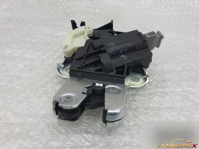 Audi A4 2015 — замок крышки багажника 4E5 827 505 D