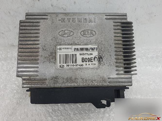 Hyundai Santa Fe 2000 — блок управления двигателем ECU 39110-37430