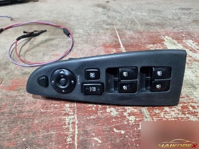 Hyundai Avante 2007 — блок кнопок стеклоподъёмника 93570-2H000