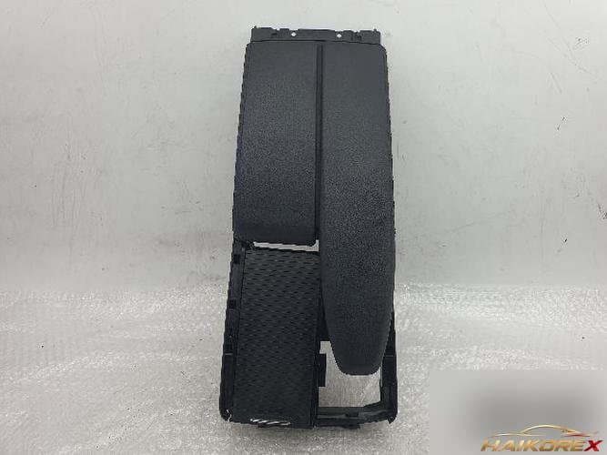 Mercedes-Benz E-Class 2011 — консоль (консольный ящик) A204 680 06 39