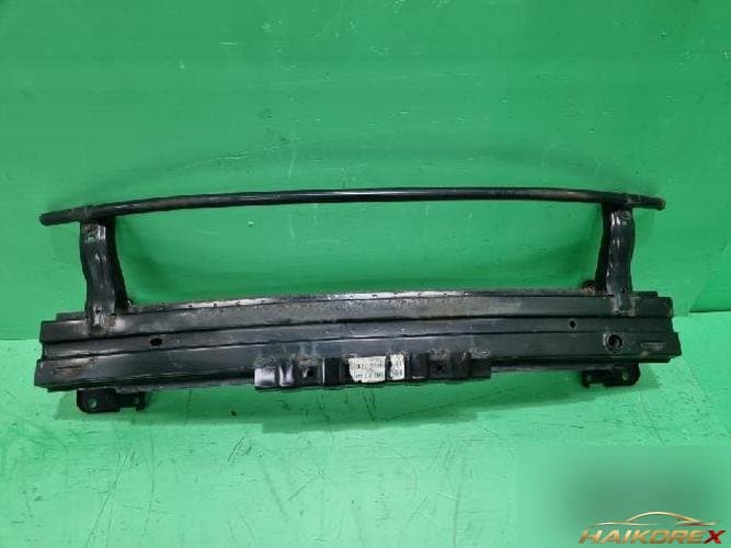 Hyundai i40 2012 — направляющая бампера передняя