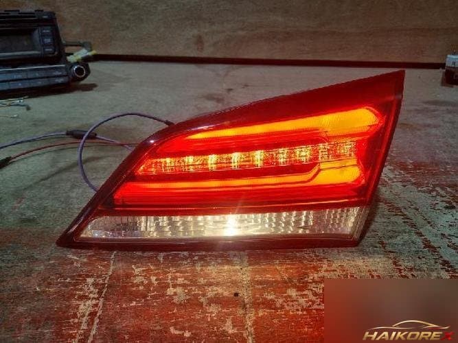 Hyundai i40 2016 — крышка багажника белая (LED)