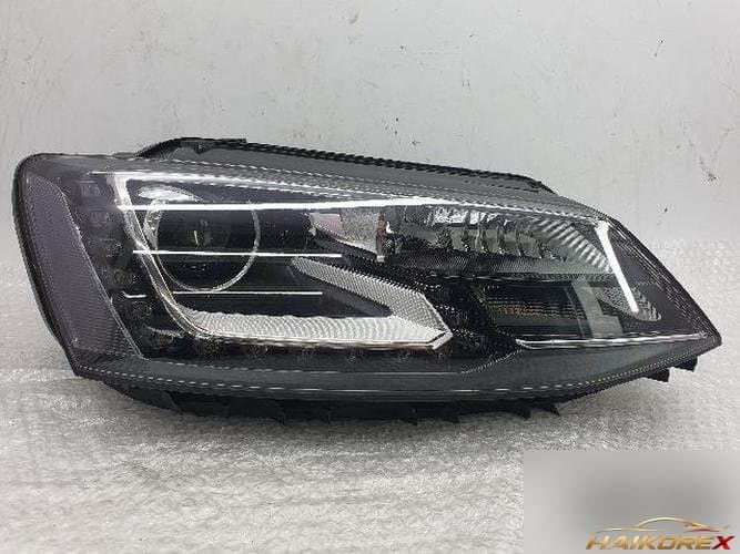 Volkswagen Jetta 2015 — фара правая в сборе 5C7 941 752 E