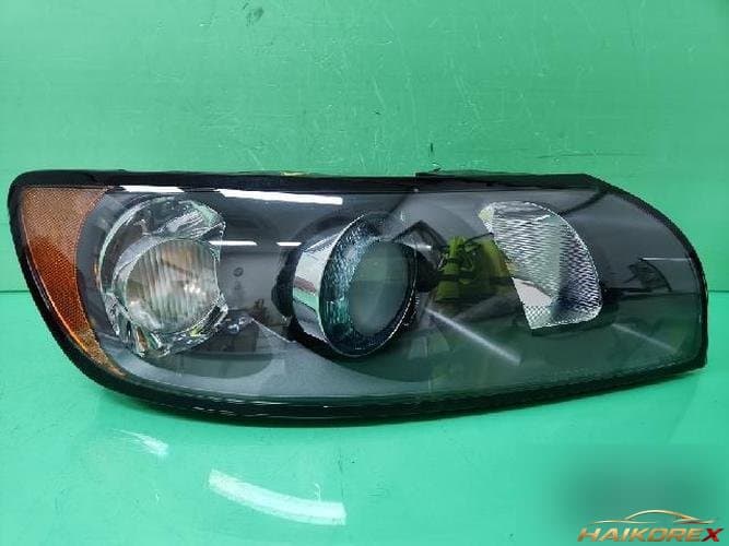 Volvo S40 2006 — фара правая 30698878
