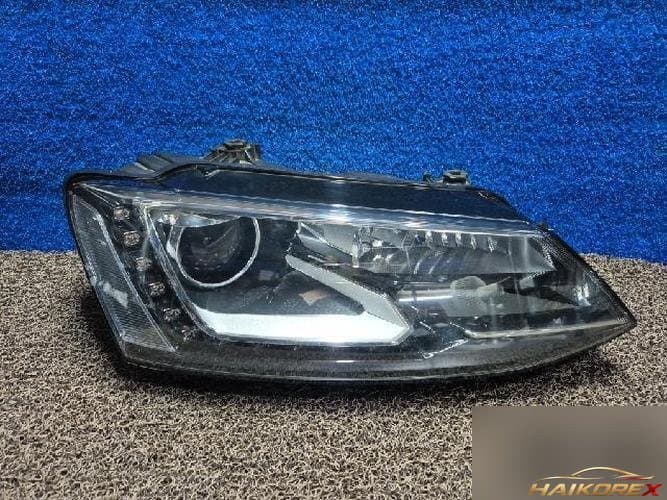 Volkswagen Jetta 2014 — фара правая HID 5C7941752E