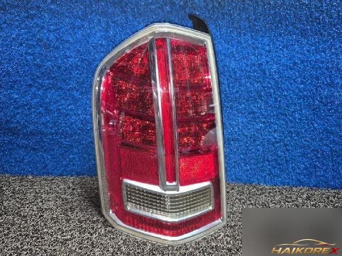 Chrysler 300 2013 — комбинированный фонарь задний левый 68154611AC